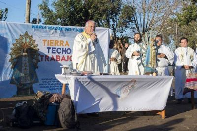 Mons. Garc�a reclam� una urbanizaci�n integradora de las villas
