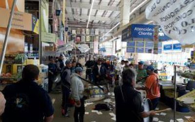 Un paro de Jer�rquicos en Carrefour de Lomas podr�a extenderse a otras sucursales