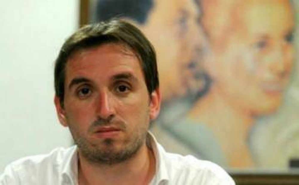 Ubaldini: �El partido quiere al �Momo� Venegas como diputado�