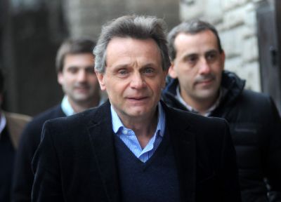 Reapareci� Pulti, se defendi� y abog� por una �ciudad de pie�