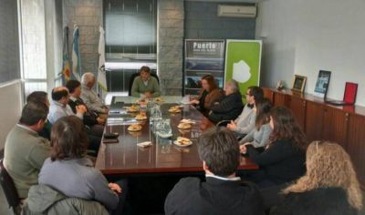 Buscan que empresas del Parque Industrial operen por el puerto local