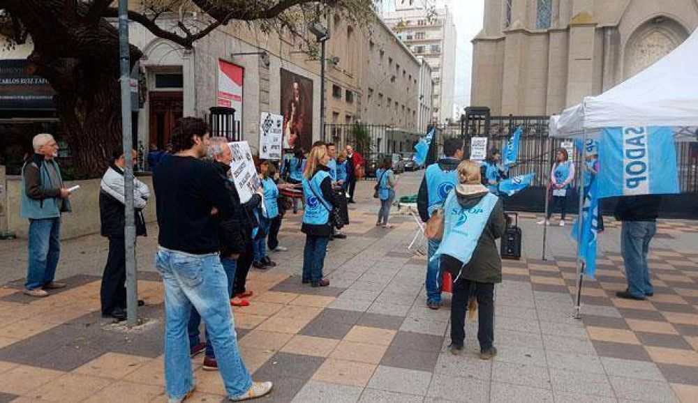 Docentes de escuelas privadas piden devoluci�n de los d�as de paro descontados