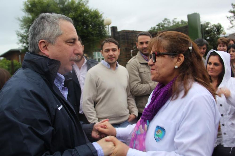 El Gobernador Passalacqua encabez� un operativo del PAS en Escuela 828 de Garup�  