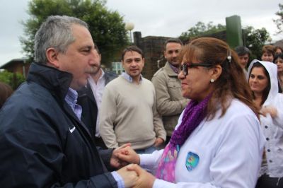 El Gobernador Passalacqua encabez� un operativo del PAS en Escuela 828 de Garup�  