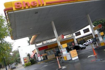 Aranguren confirm� que en junio se ajustar� el precio del combustible y en noviembre de la luz