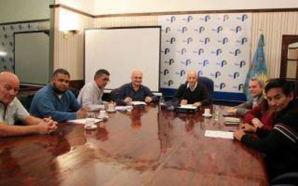 Pilar: Ducot� cerr� paritaria municipal con aumento del 26,5% y rompi� techo salarial impuesto por Macri