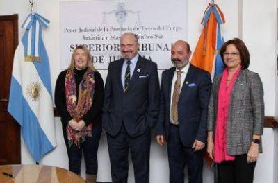 Firman convenio para ceder una oficina al Poder Judicial en la Margen Sur
