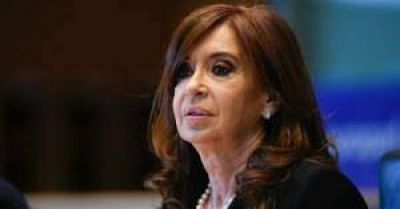 Cristina Kirchner ser�a candidata si hay unidad del PJ
