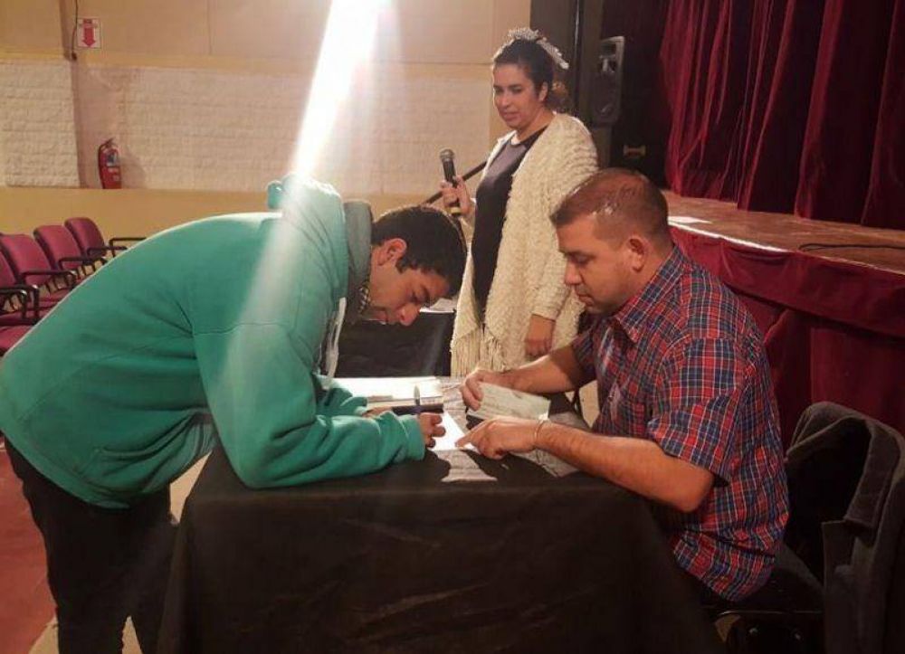 La Municipalidad de Ramallo entreg� 271 becas a estudiantes de todo el distrito