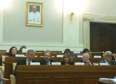 Alberto pidi� a los pa�ses que causan guerra que se hagan 