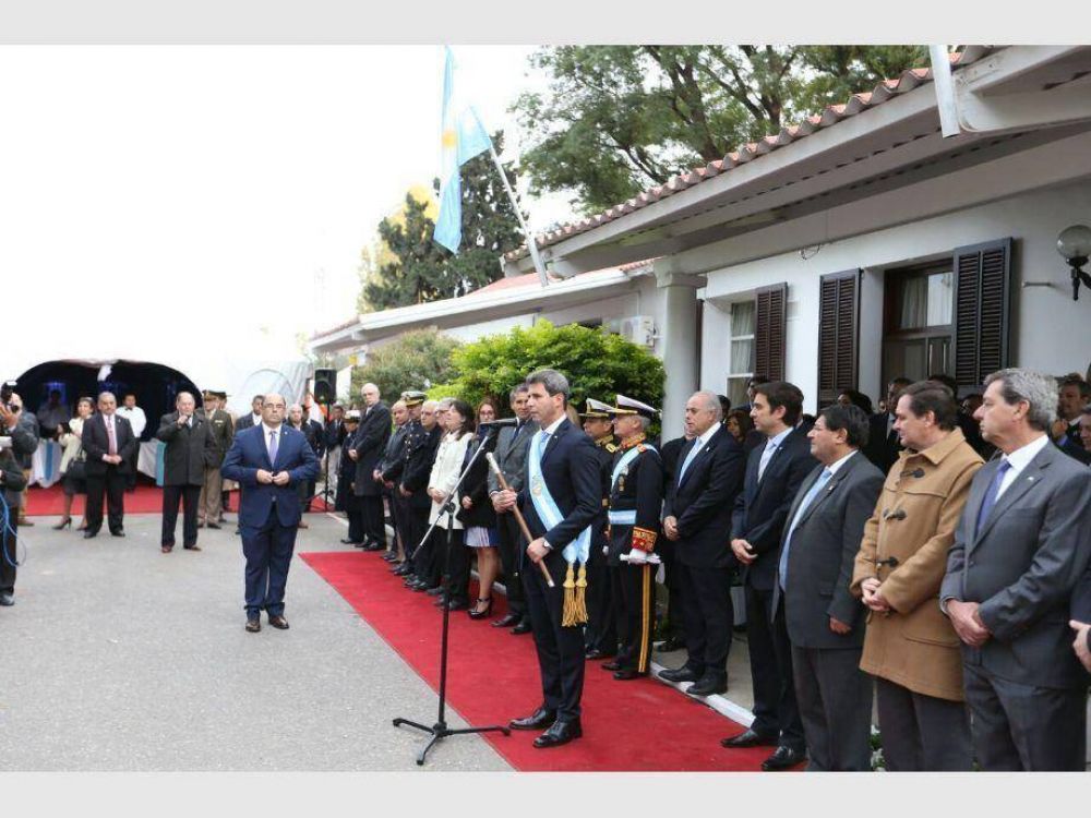 U�ac pidi� emular a los pr�ceres en el inicio de los festejos patrios