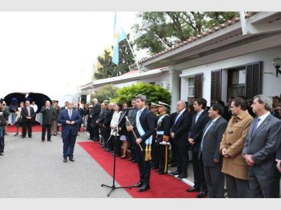 U�ac pidi� emular a los pr�ceres en el inicio de los festejos patrios