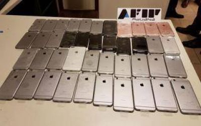 Afip decomis� 42 tel�fonos de alta gama en Ezeiza