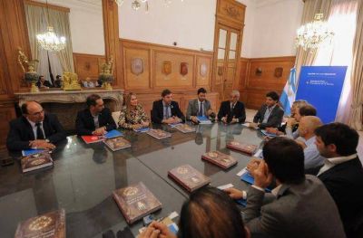 Antonijevic firm� el convenio de Plan de Renovaci�n Urbana