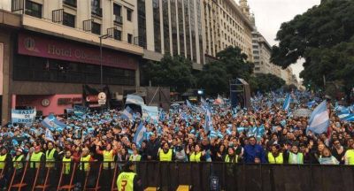 Un multitudinario encuentro evang�lico se reuni� para orar por Argentina