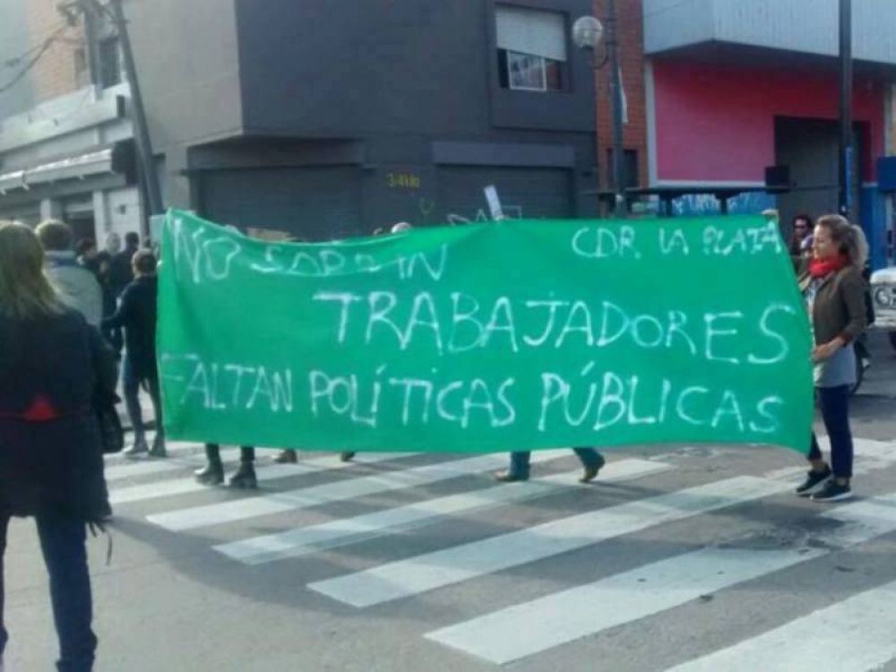 Trabajadores del CDR La Plata protestaron en 13 y 32: �Est�n subejecutando programas�