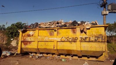 En Hern�ndez, las calles se ven tapizadas de basura