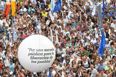 Docentes: el gobierno admite que no es posible mejorar mucho la oferta