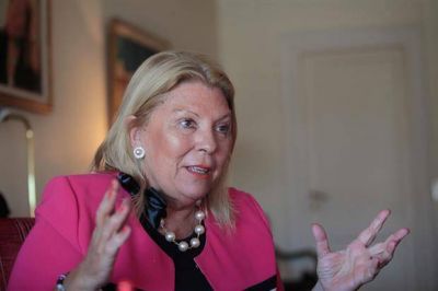 El Gobierno busca contener a Carri�, pero duda de sus informantes