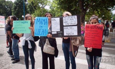 Mam�s en lucha: �Arroyo no cumpli� con su compromiso y ahora ni atiende el tel�fono�