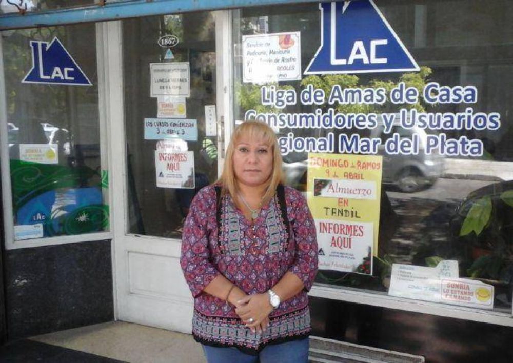 Tarifazo: Liga de Amas de Casa entrega lmparas de bajo consumo