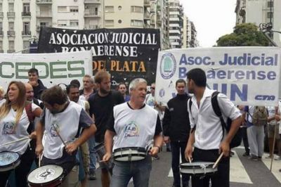 Sin acuerdo salarial, los judiciales bonarenses podr�an definir nuevo paro
