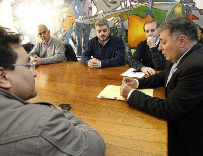 Barrick confirm� que aportar� fondos para los gasoductos de J�chal e Iglesia
