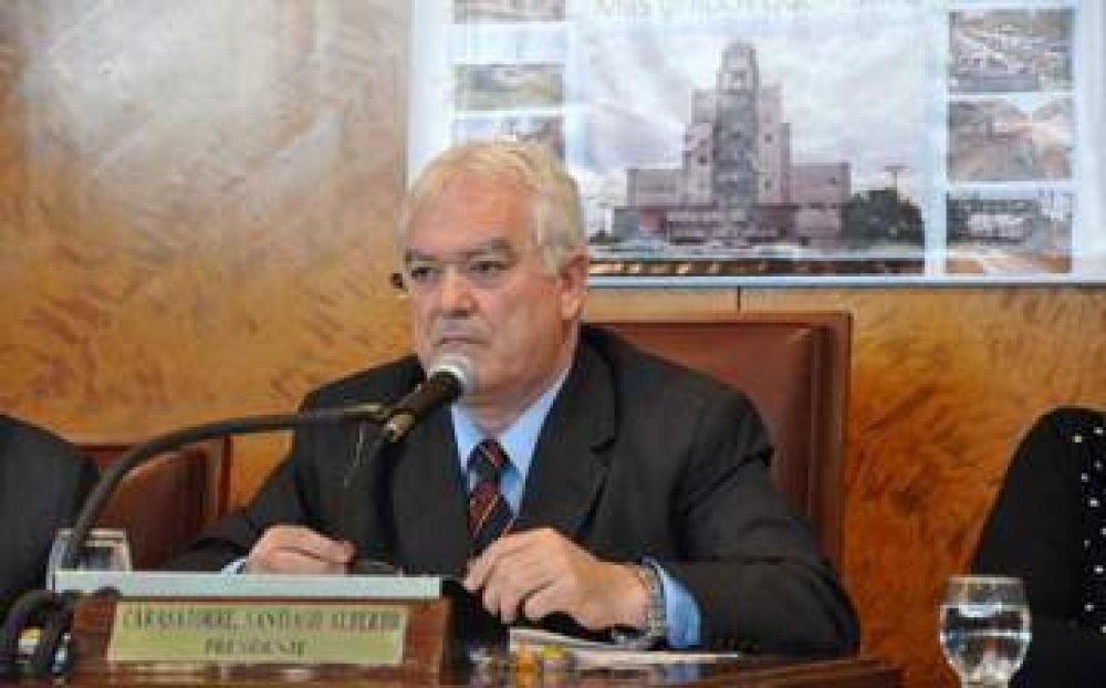 Carasatorre: �Que tengan los huevos suficientes para decir las cosas adentro del PJ y no afuera�