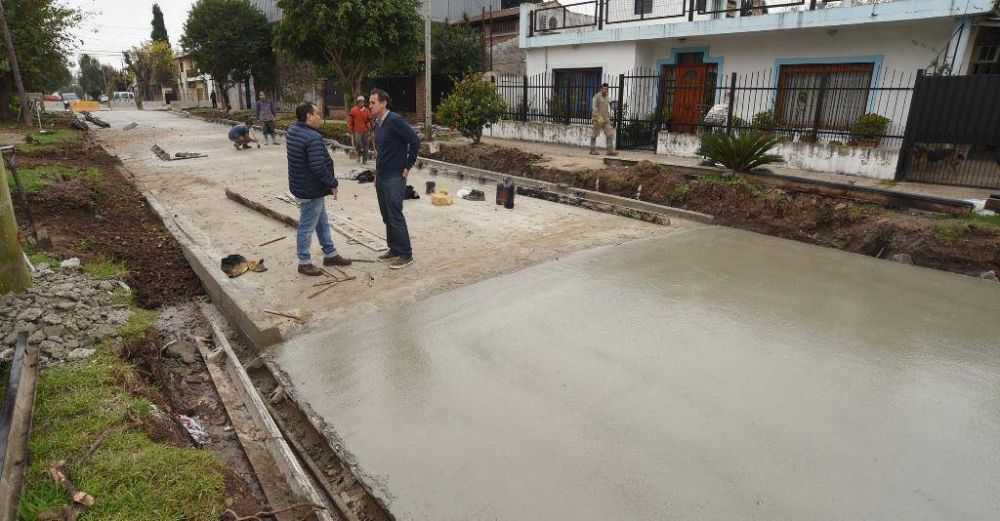 El Municipio contin�a asfaltando las calles de tierra de la ciudad