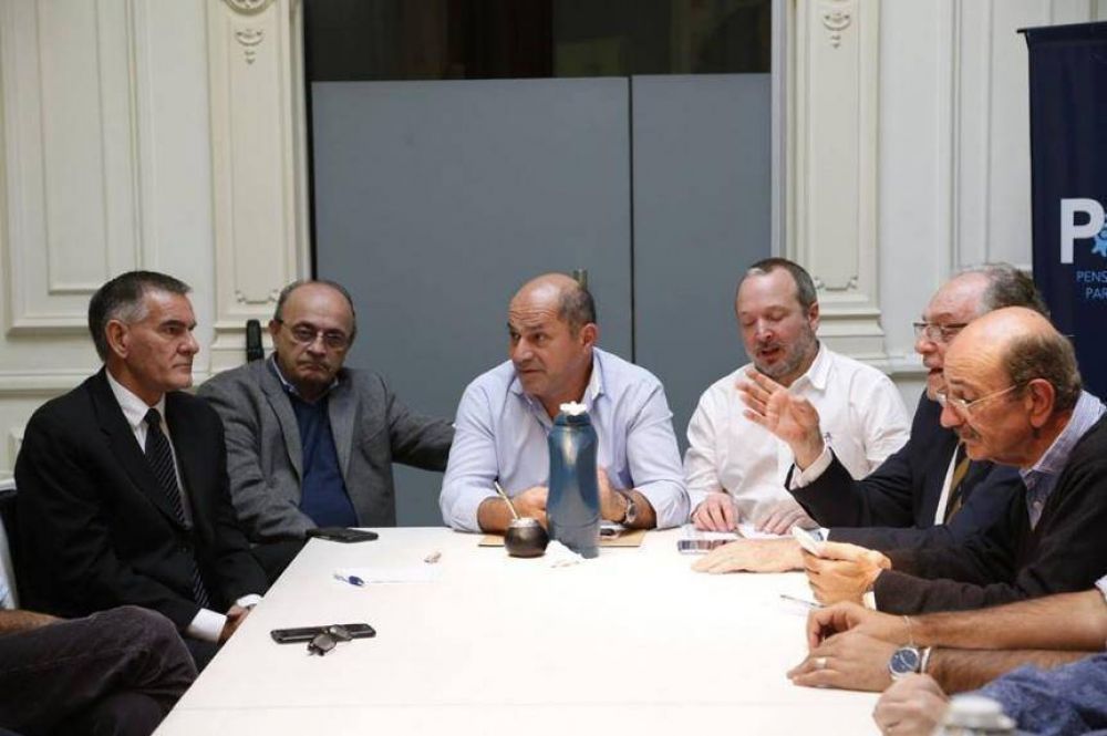 Con D�El�a, Sabatella y radicales 