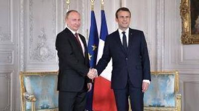 Macron se planta ante Putin en un intenso primer encuentro