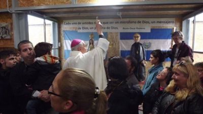 Mons. Frassia bendijo la capilla Beato Oscar Romero en la Isla Maciel