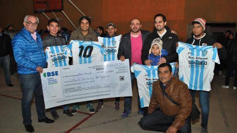 Entregan subsidios a clubes de San Pedro de Guasay�n y Sumampa