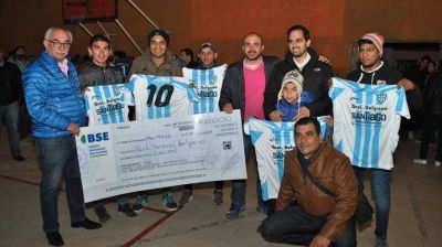 Entregan subsidios a clubes de San Pedro de Guasay�n y Sumampa
