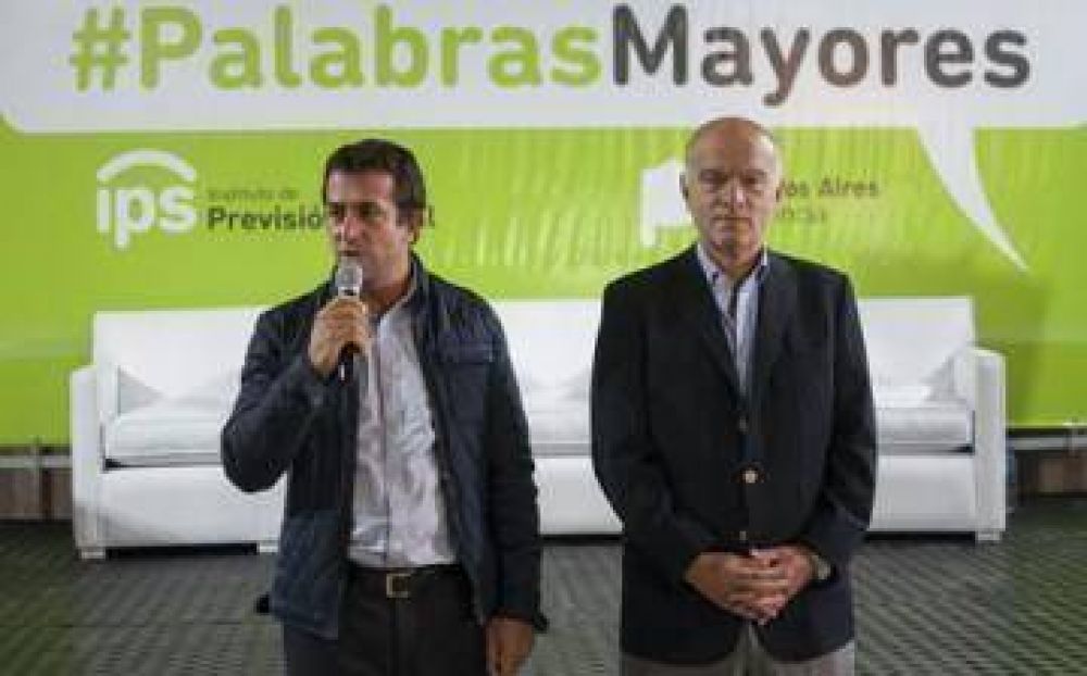  Grindetti abri� el encuentro #PalabrasMayores