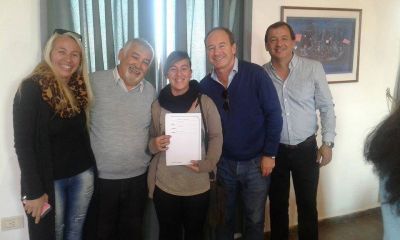 Firmaron el contrato de adjudicaci�n de 100 viviendas en Monte