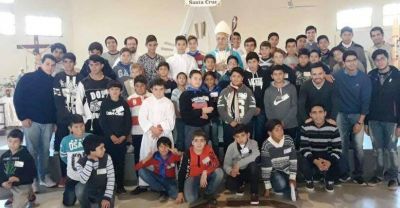 Monse�or Barbaro anim� a los ni�os y adolescentes monaguillos