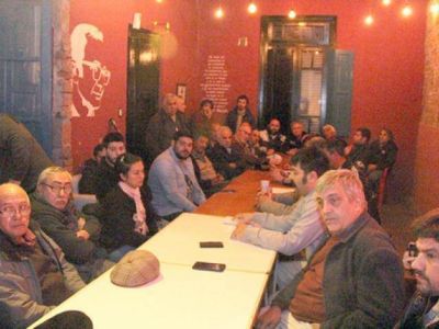 Reuni�n de organizaciones del FpV local en la Casa Walsh