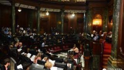 Vuelve la sesi�n: las motos prometen pol�mica