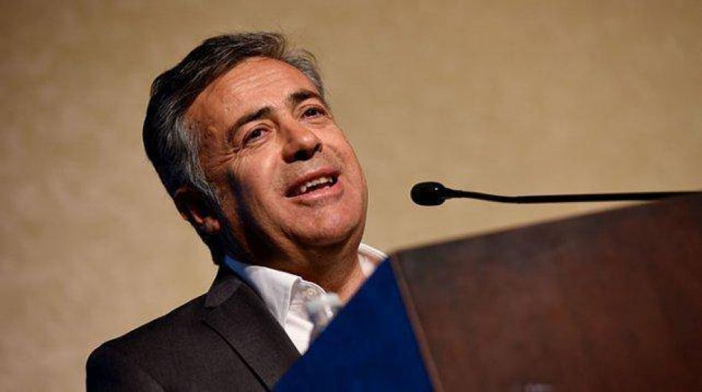 La misteriosa llamada a Cornejo en el cierre del Foro Valos