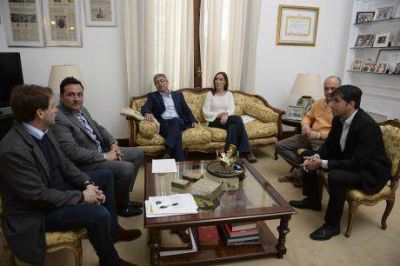 El intendente de Carlos Tejedor, Ra�l Sala, se reuni� por espacio de una hora con la gobernadora Vidal