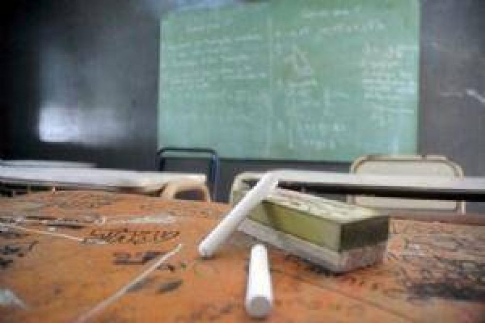 Decretan que haya clases durante feriados locales en todos los Municipios