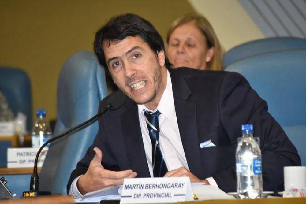 Berhongaray se anota como precandidato