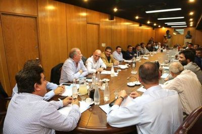 En franca minor�a, el randazzismo banc� la idea de ir a las PASO ante el PJ Bonaerense