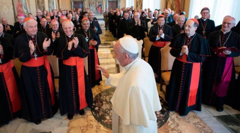 Papa Francisco a los j�venes sacerdotes: �Ser sacerdote es jugarse la vida por el Se�or�