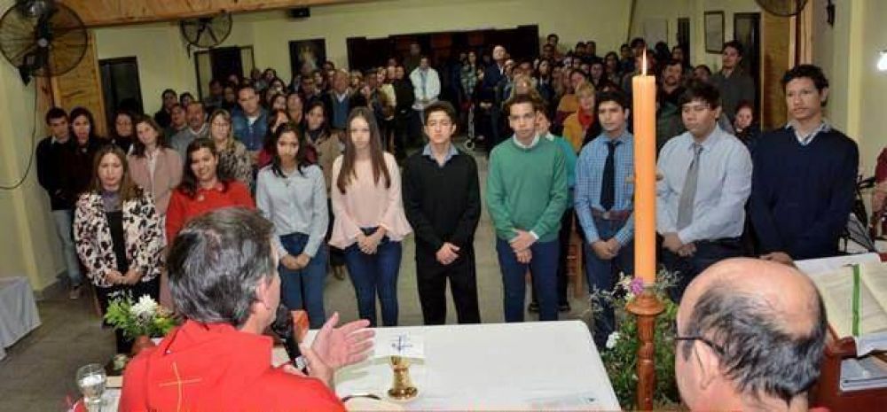 Mons. Canec�n confirm� a m�s de 60 personas
