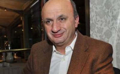  Russo: �La gente no vota porque le arreglan la calle, sino porque no le alcanza el sueldo�