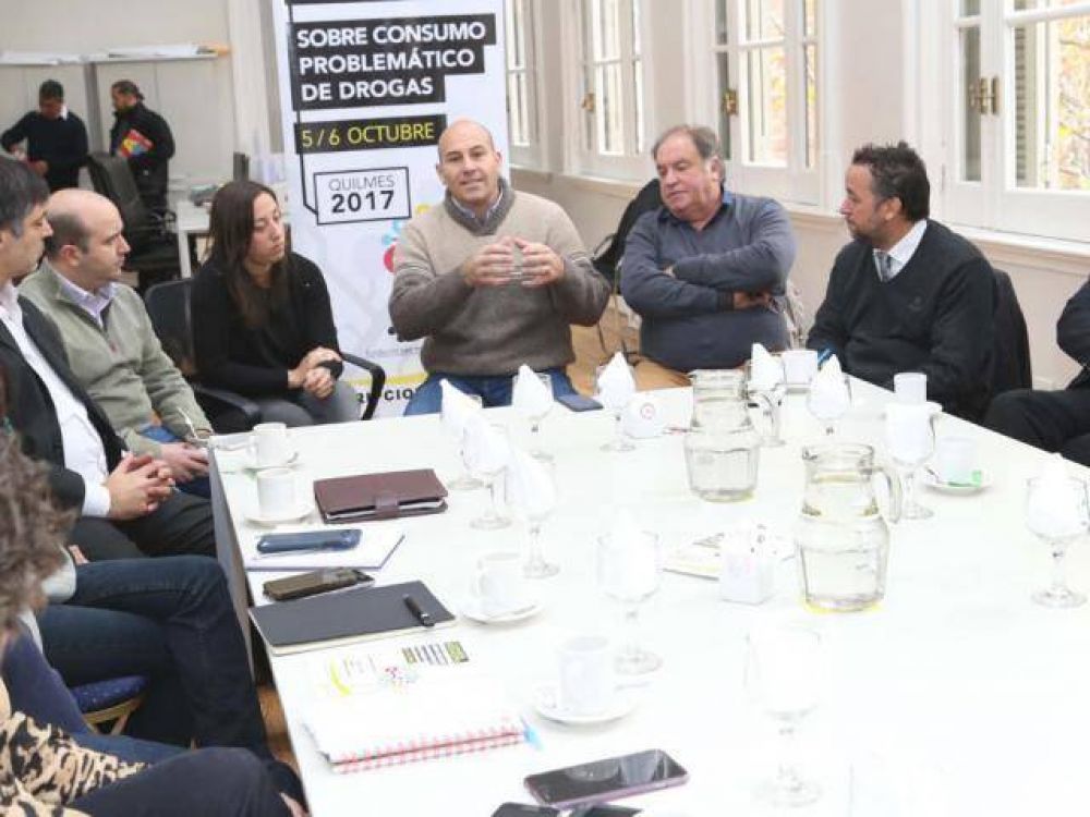 Molina supervis� un operativo de limpieza en el arroyo Las Piedras