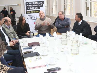 Molina supervis� un operativo de limpieza en el arroyo Las Piedras
