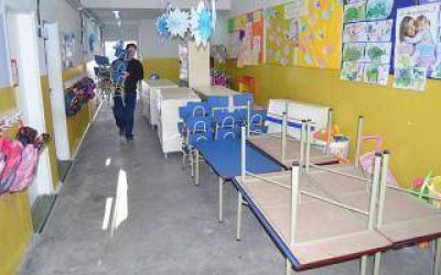 La Municipalidad de San Mart�n entreg� mobiliario a escuelas